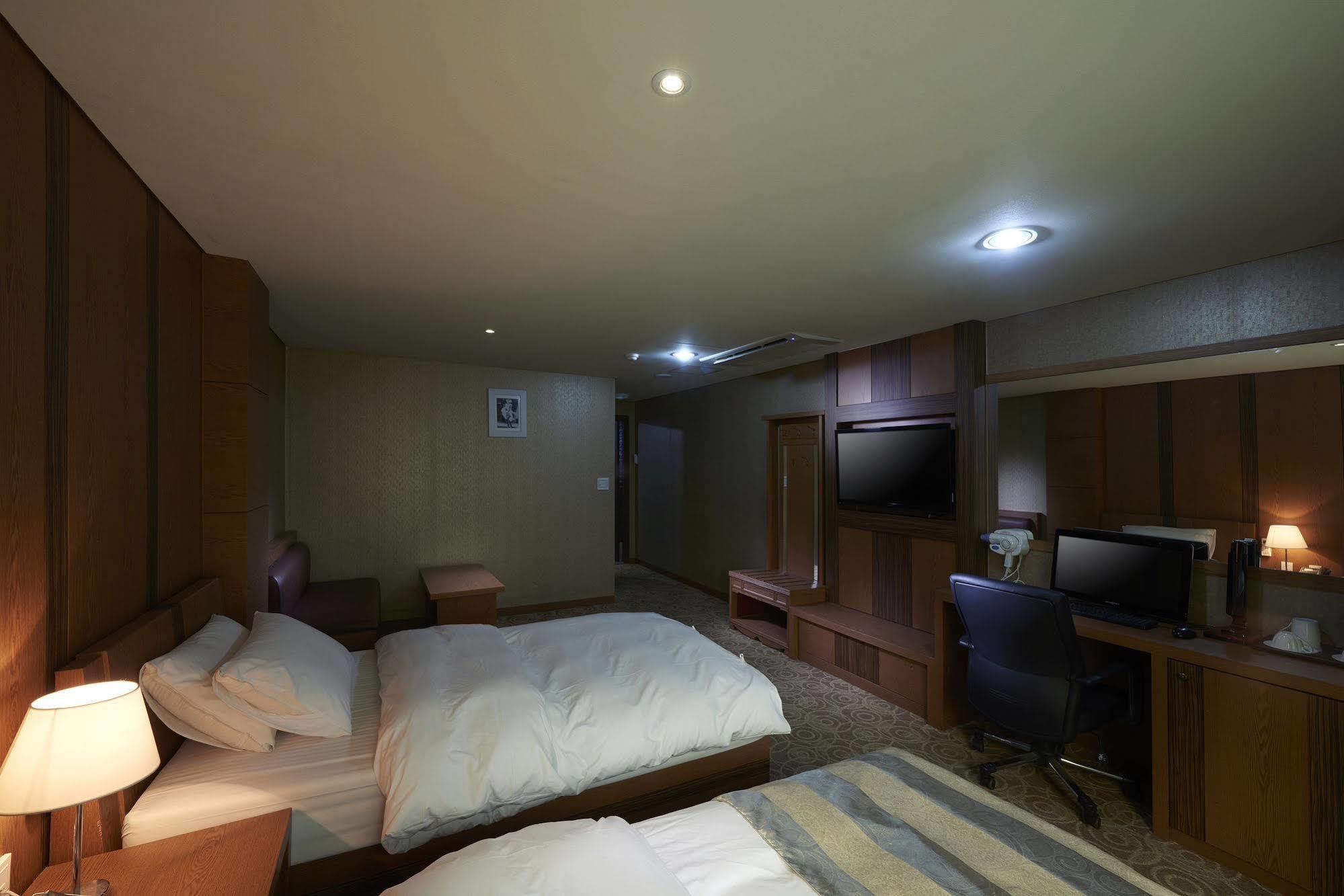 Benikea Premier Hotel Siheung Buitenkant foto