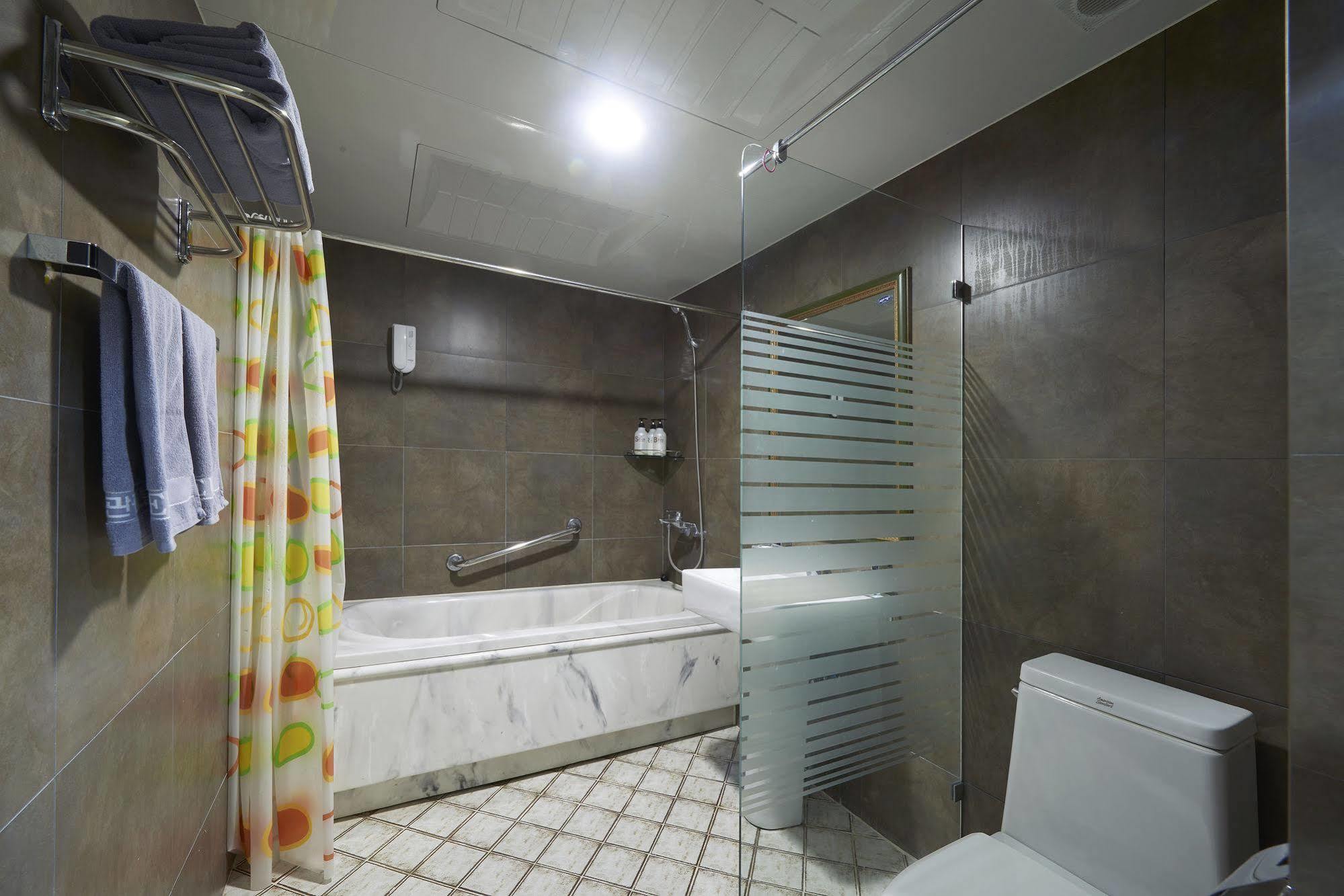 Benikea Premier Hotel Siheung Buitenkant foto