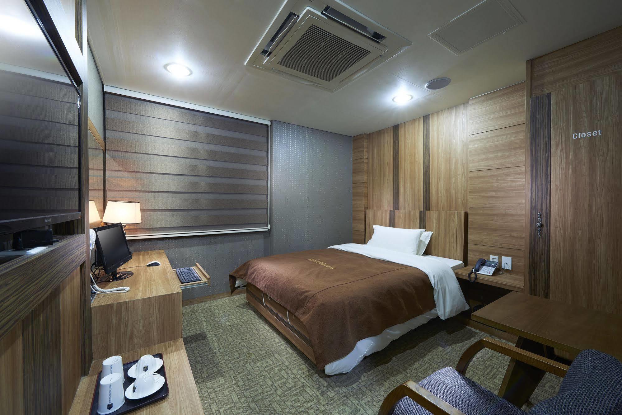 Benikea Premier Hotel Siheung Buitenkant foto