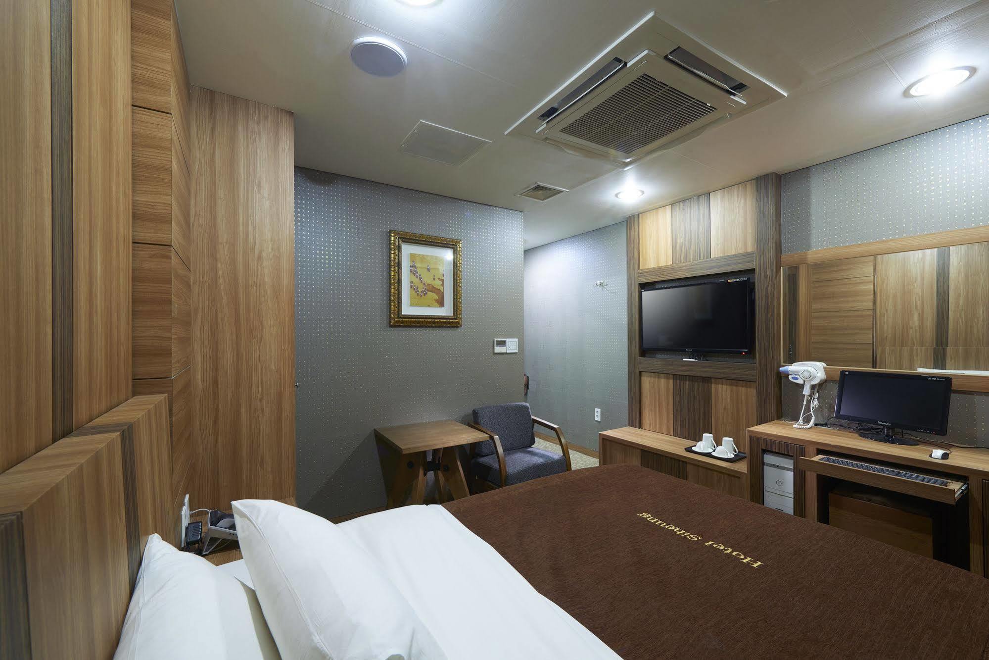Benikea Premier Hotel Siheung Buitenkant foto